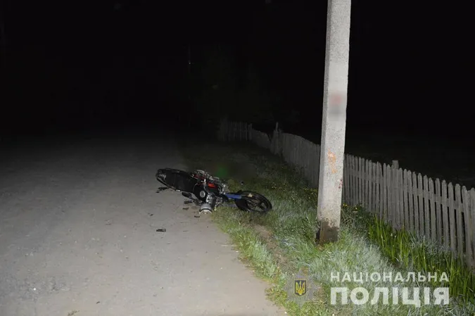 На Волині п'яний мотоцикліст в'їхав у стовп