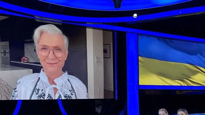Мама Ілона Маска з'явилася в ефірі у вишиванці від луцького бренду