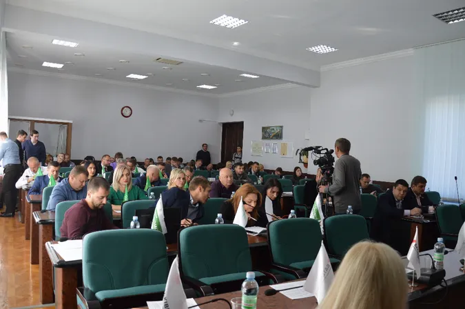 Депутатська більшість у Луцькраді зі скрипом проштовхнула будівництво багатоповерхівки