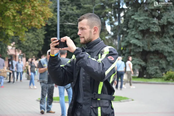 На Театральній площі Луцька зібралися байкери