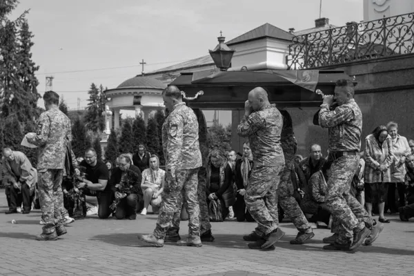 У Луцьку попрощалися із загиблим Героєм Михайлом Пугачем (фото)