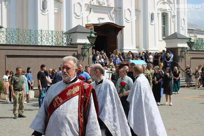Луцьк попрощався з воїном Олександром Шевляковим, який загинув на Донеччині (фото, відео)