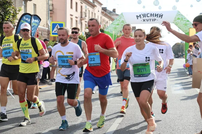 У Луцьку пробігли благодійний MHP Run4Victory: зібрані кошти спрямують на підтримку 100-ї ОМБр (фото)
