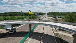 На Житомирській трасі відкрили рух для вантажівок (фото, відео)
