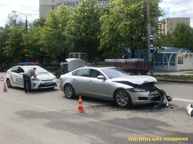 «Машина – в хлам», – популярна луцька блогерка потрапила у ДТП (відео, оновлено)