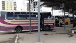 У Луцьку на автостанції велике скупчення пасажирів, зранку автобуси не їздили (відео)