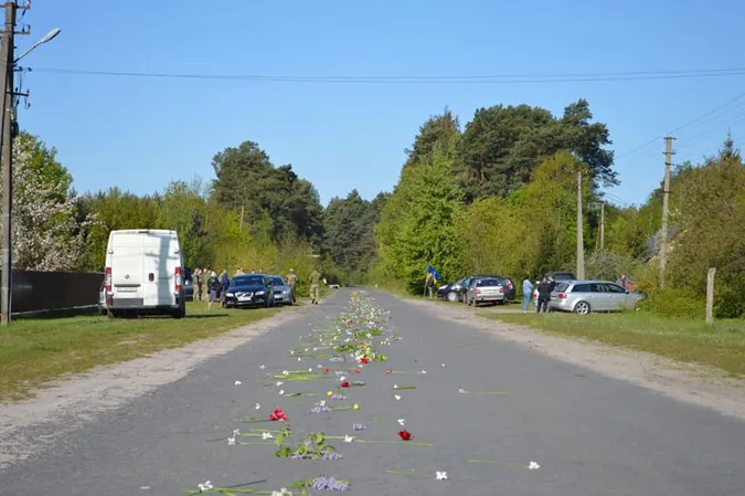У рідному селі навколішки зустріли загиблого волинського захисника (фото)