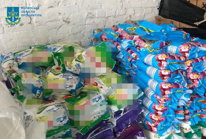 У Луцькому районі організували підпільне виробництво побутової хімії відомих брендів (фото)