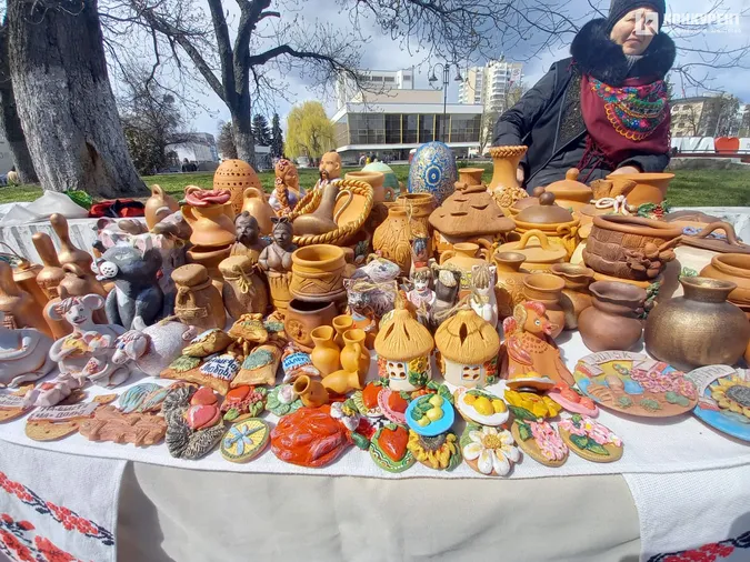 У центрі Луцька стартував Великодній ярмарок (фото)