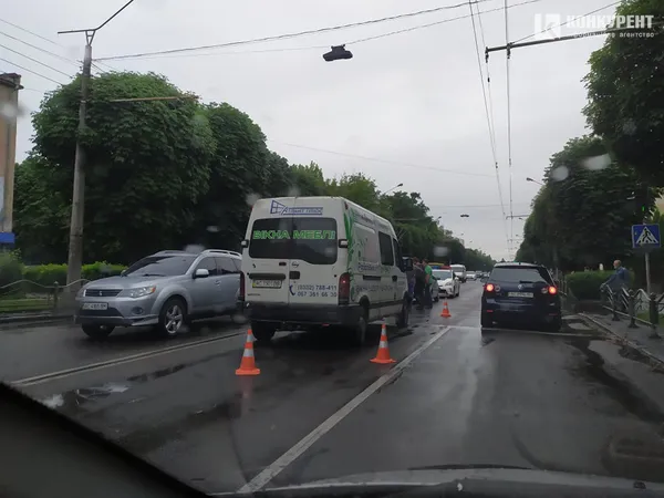 Аварія на Перемоги в Луцьку: утворився затор (фото)