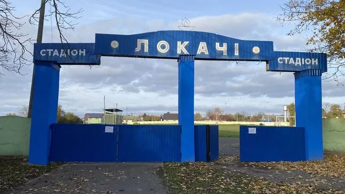 На стадіоні в селищі на Волині, де загинув учень, знесли спортивне обладнання