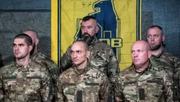 Бійці луцького «Любарта» отримали нагороди від командира «Азову» Дениса Прокопенка (фото)
