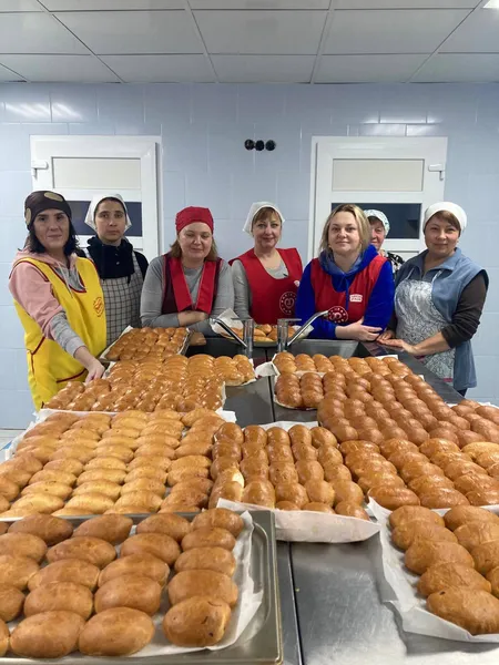 Невтомні підгайцівські господині продовжують готувати для воїнів (фото)