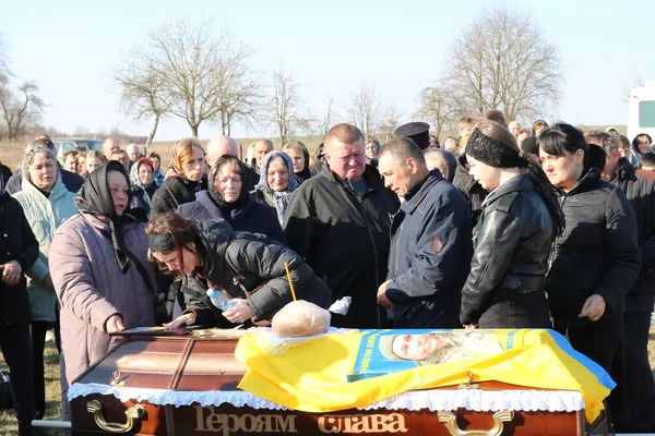 Загинув на Курщині: Волинь провела в останню дорогу воїна Андрія Мацерука (фото)