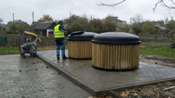 У Луцьку встановили десяток напівпідземних контейнерів для сміття (фото, відео)