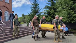 Воював в самому пеклі: у Ківерцях прощались з Героєм Олександром Назаруком (фото)