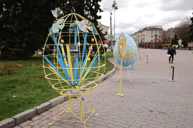Як Луцьк прикрасили до Великодня (фото)