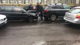 У центрі Луцька – аварія: зіткнулися два автомобілі (фото) 