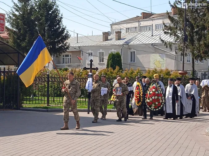 У Луцьку попрощалися із полеглим Героєм Миколою Шевчуком (фото, відео)