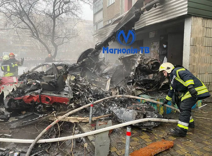 У Броварах біля дитсадка впав вертоліт – є постраждалі та загиблі (фото 18+)