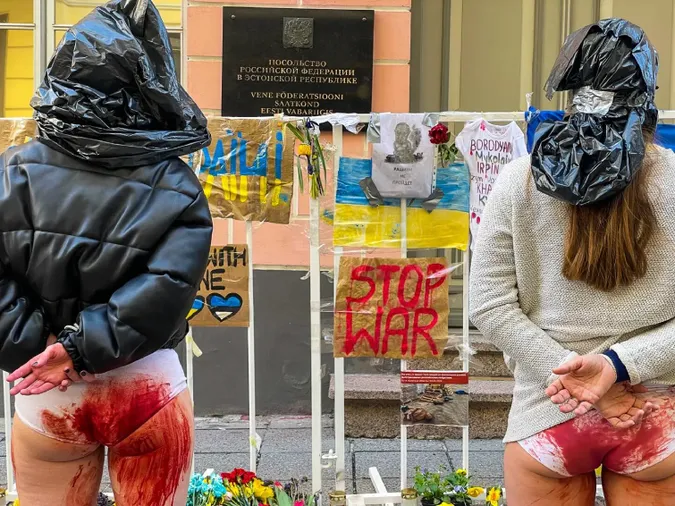 В Естонії жінки влаштували акцію проти зґвалтувань українок окупантами (фото)