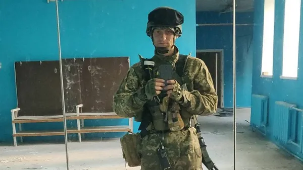 «Трошки його і трошки моє»: у Луцьку дружина загиблого військового відкрила власне виробництво одягу (відео)