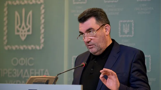 «Омікрон» може з'явитись вже цього тижня в Україні: Данілов про новий штам коронавірусу
