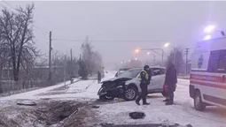 Під Луцьком Mazda злетіла у кювет – є травмовані (фото)