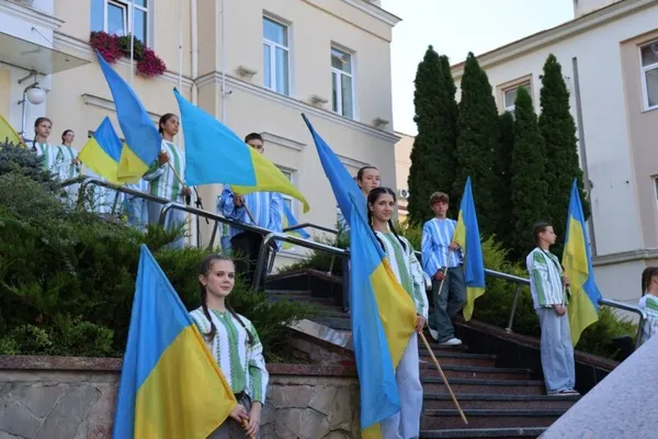 День Державного Прапора України: у Луцьку урочисто підняли синьо-жовтий стяг (фото)