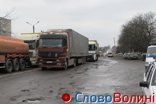 Гірники нововолинської шахти перекрили дороги і вимагають відставки керівництва «Волиньвугілля»