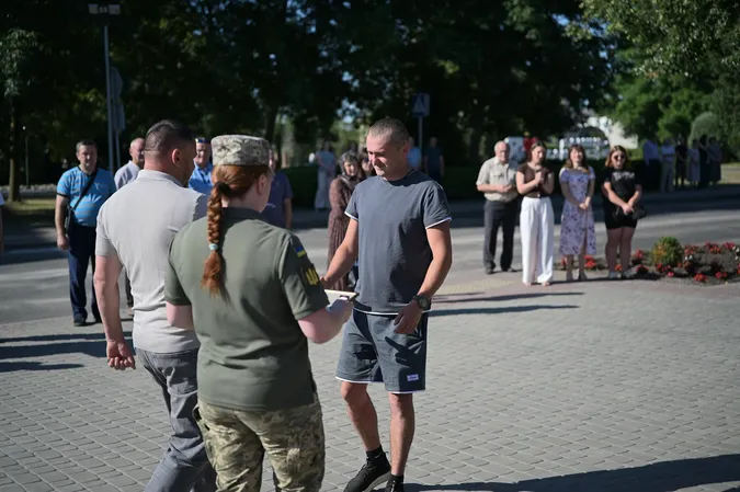 На Волині двом Героям вручили відзнаки Головнокомандувача ЗСУ «За незламність»  (фото)