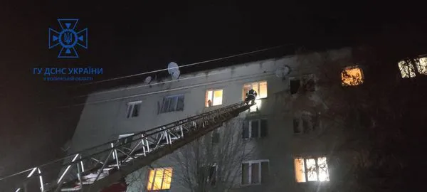 Півторарічна дитина залишилася сама: у Нововолинську випадково зачинилися двері (фото)
