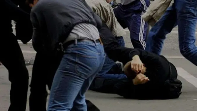 На Волині брати на зупинці побили неповнолітнього до втрати свідомості