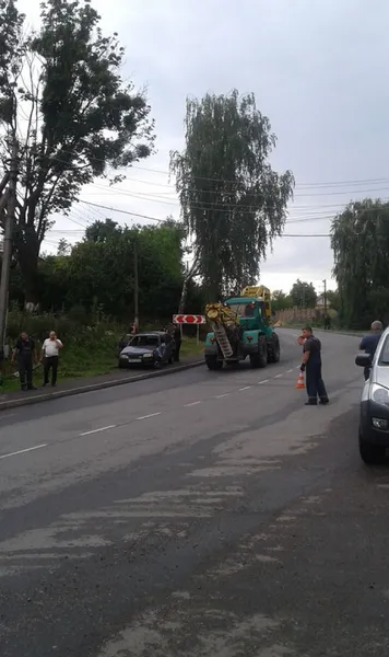 ДТП в Горохові: автомобіль  врізався в електроопору