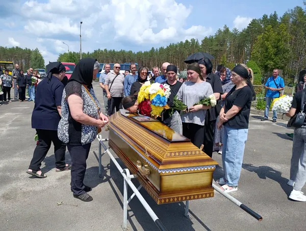 Осиротіла трирічна донечка: на Волині попрощалися з 22-річним воїном Олександром Буслом (фото)