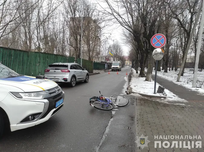 У Ковелі автівка збила пенсіонера на велосипеді – він помер у лікарні (фото)