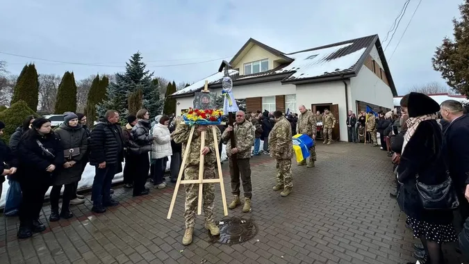 Назавжди 28: у Нововолинську попрощалися з воїном Андрієм Гоциком (фото)