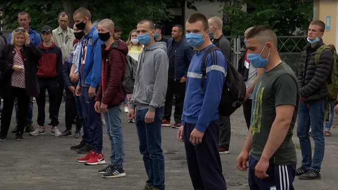 На Волині стартував призов: юнаків перевіряють на COVID-19 (відео)