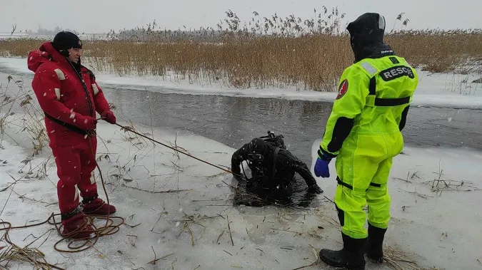 На Волині в річці Луга водолази шукають жінку: тіло не знайшли (фото)