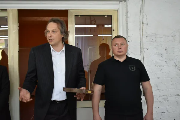 Шиють чоловічі сорочки: на Волинь переїхало швейне підприємство з Донеччини (фото, відео)