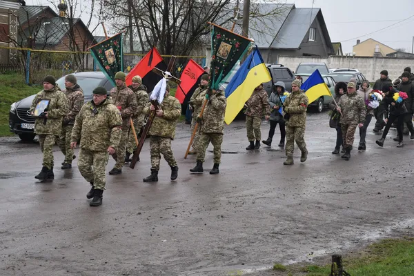 У Луцькому районі провели в останню дорогу Героя Руслана Кордончука (фото)