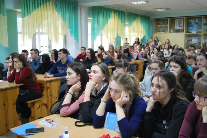 Гендерна експертка прокоментувала лекцію про секс у луцькому коледжі