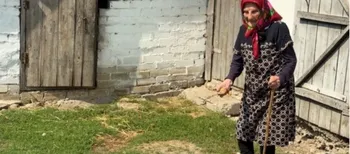 У свої 104 роки ще порає господарство: як живе довгожителька з Волині (фото)