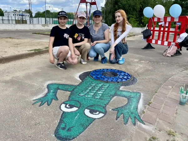 У Нововолинську з каналізаційного люка «виліз» крокодил (фото)
