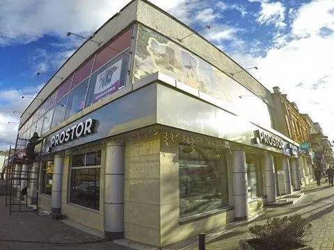 У центрі Луцька демонтували 30-метрову  вивіску (фото)