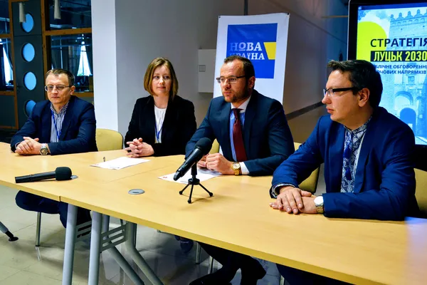Перед підписанням меморандуму про співпрацю між Луцькрадою та ГО «Нова Країна»