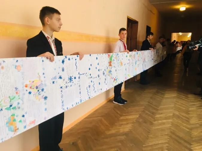 У Луцьку написали найдовший в Україні лист Миколаю
