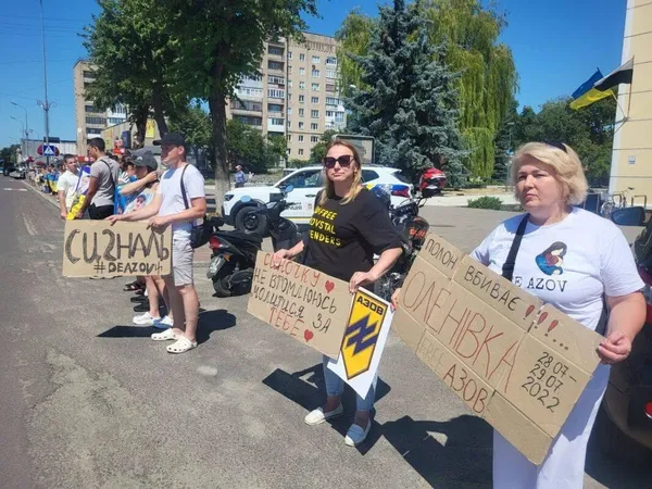 Чекає сина з полону п'ятий рік: у Ковелі пройшла акція на підтримку військовополонених (фото)