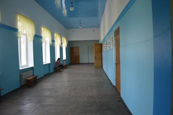 У стінах цієї школи блакитний колір не сприймається холодним