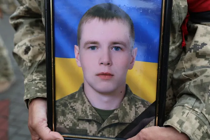 Небо плакало: у Луцьку відбулося прощання з трьома Героями Євгенієм Садовським, Олегом Чернюком та Олександром Смалюхом